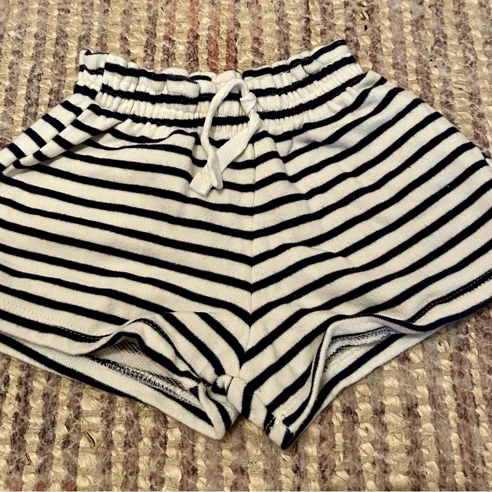 Zara Black and White toddler shorts 18-24 months fits large more like 2T